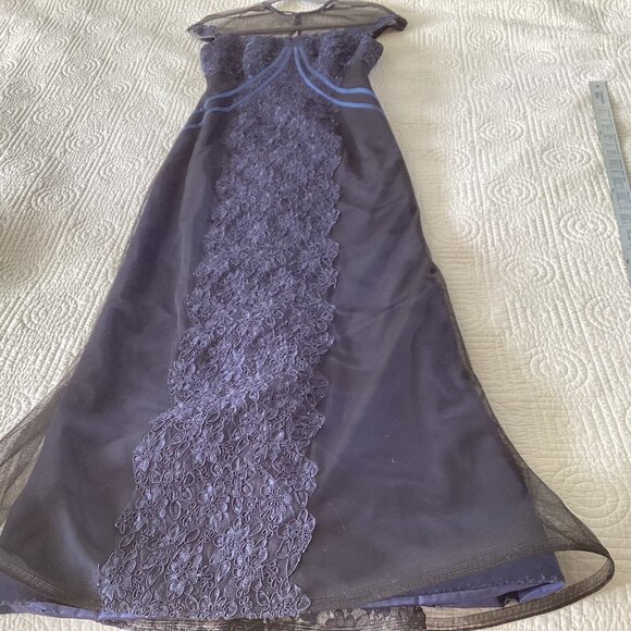 Formal Gown eugenia navy size 8 - Picture 9 of 13